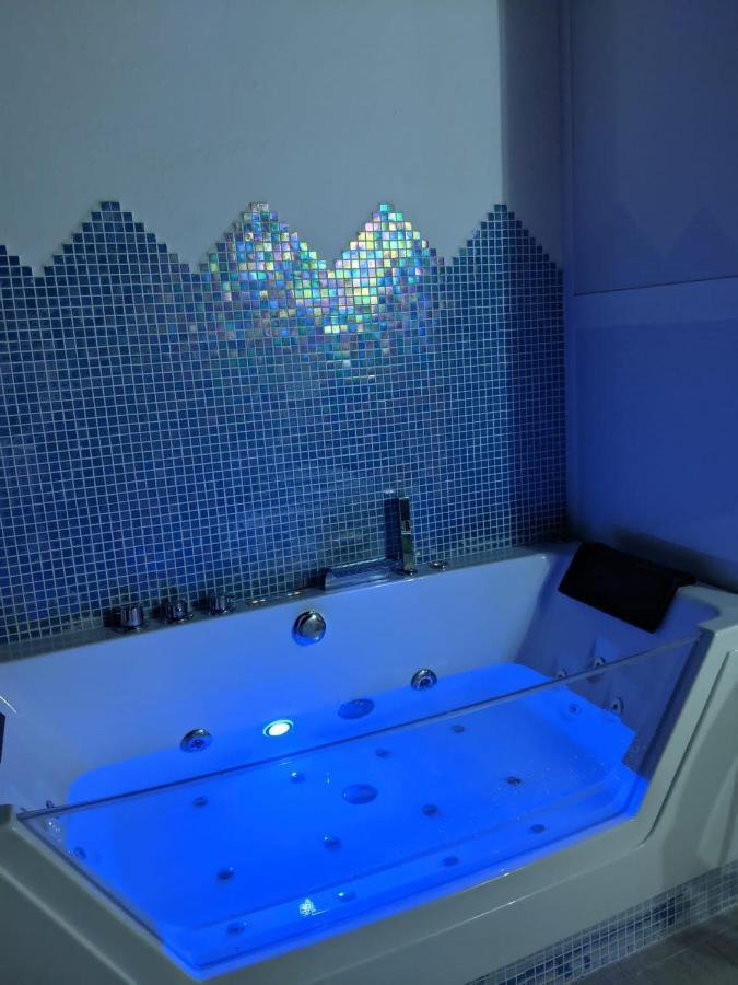 Jacuzzi Suite, Sueno De Pakito 아데제 외부 사진